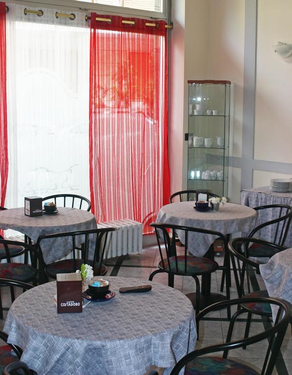 Domus Hotel Alessandria Exterior foto