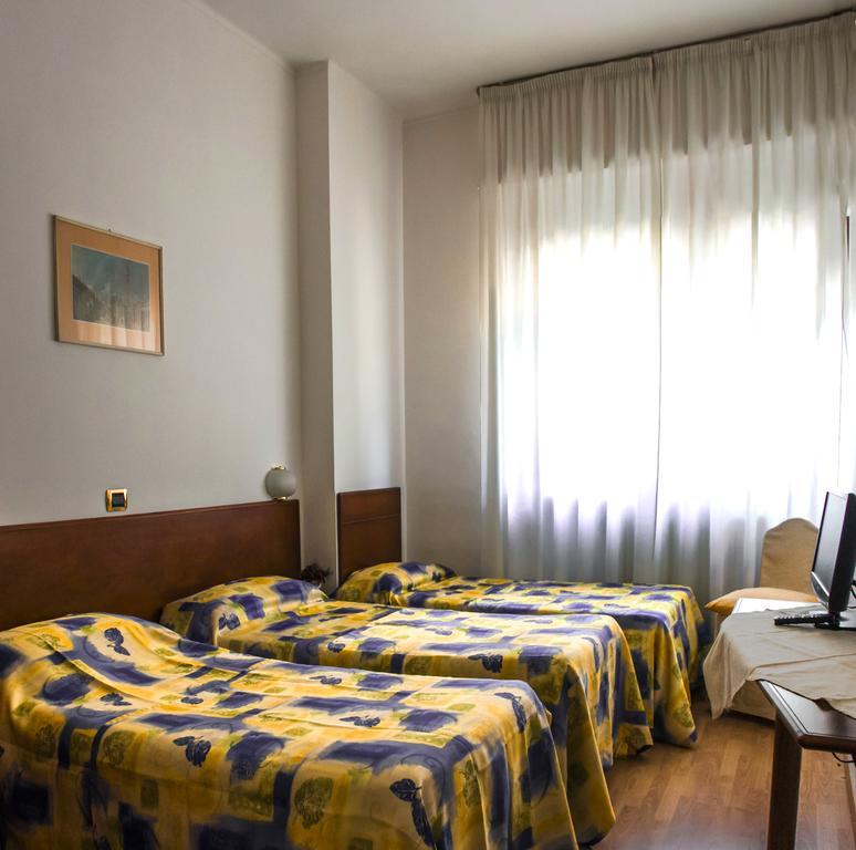 Domus Hotel Alessandria Exterior foto