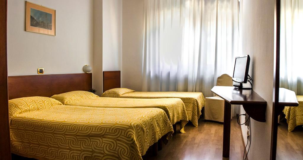 Domus Hotel Alessandria Exterior foto