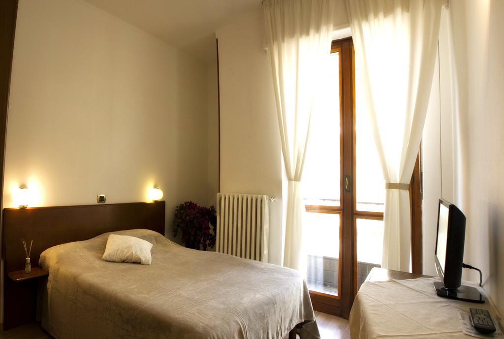 Domus Hotel Alessandria Exterior foto