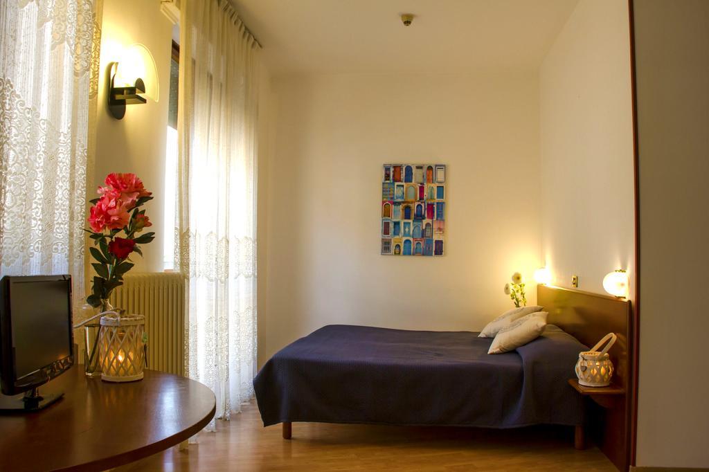 Domus Hotel Alessandria Exterior foto