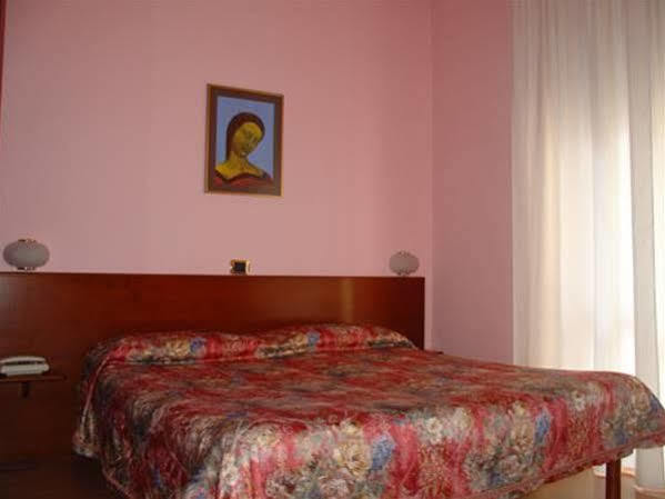 Domus Hotel Alessandria Exterior foto
